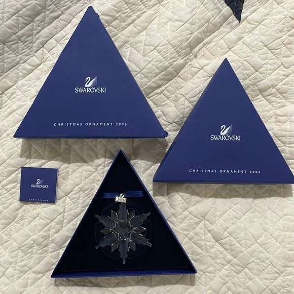 RARE BNIB Never used 2006 Swarovski Christmas Ornament.